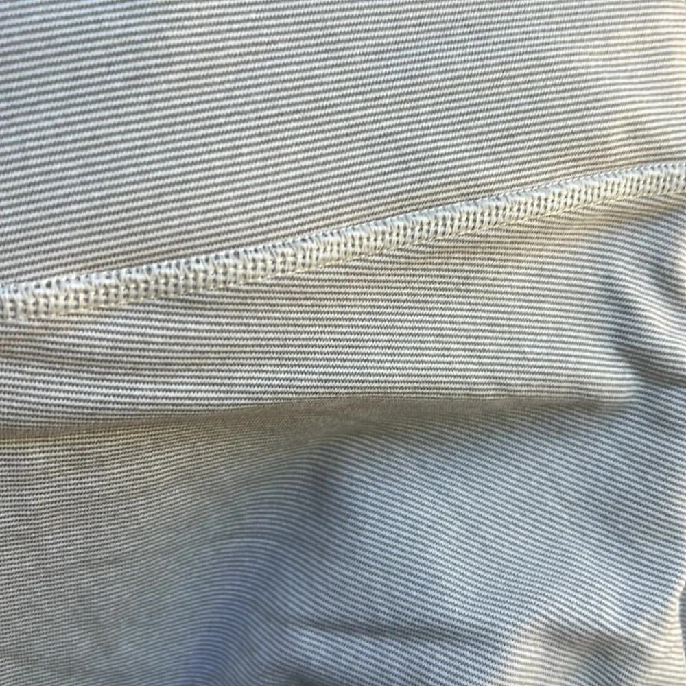Lululemon Gray & White Striped Legging Size 6 NWOT